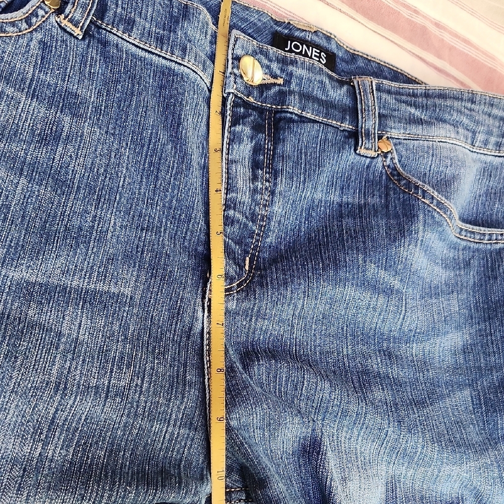 Jones New York Mid-Wash Denim Jean Cruise Short Size 12 - Picture 11 of 12
